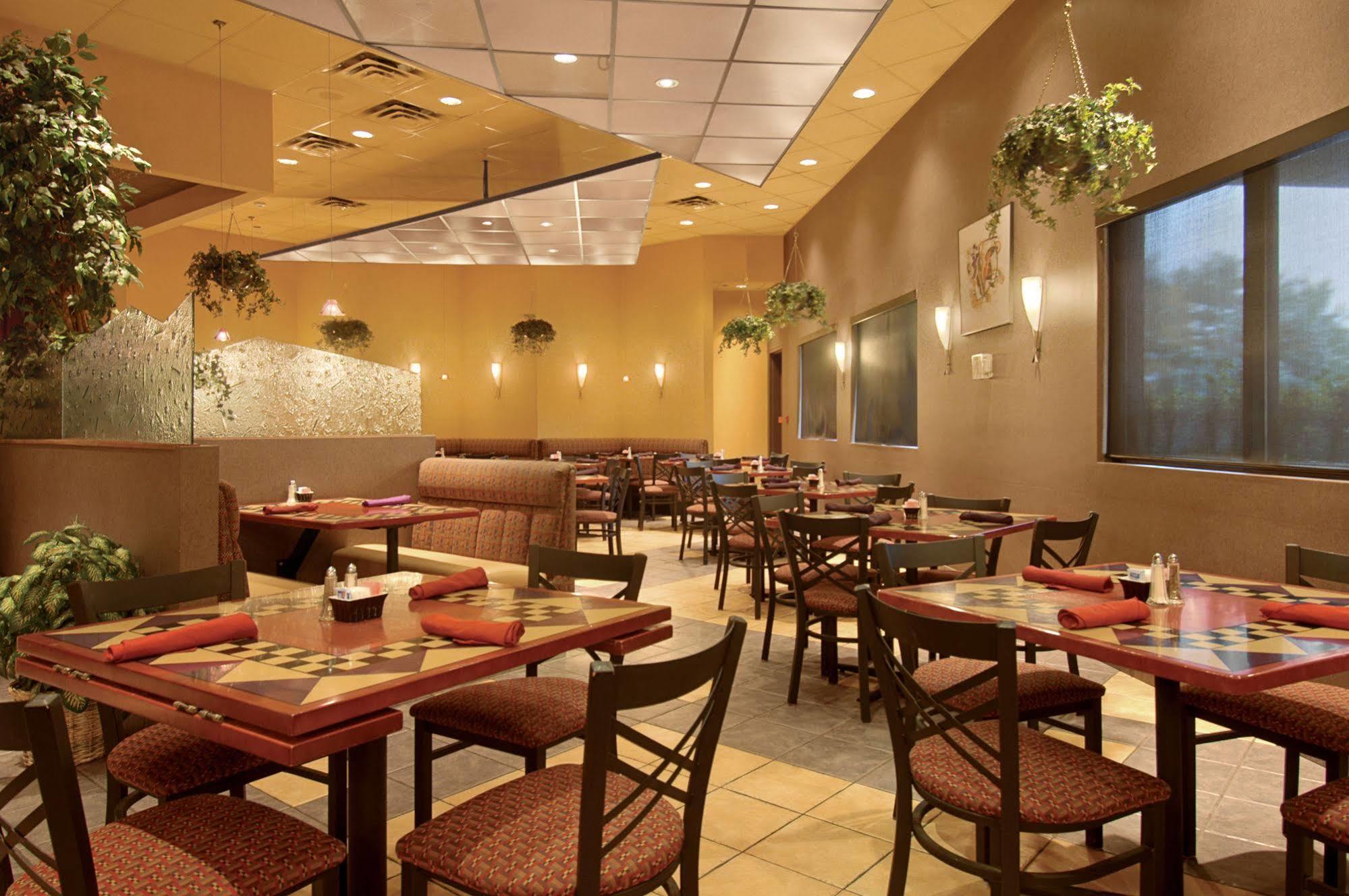 Ramada By Wyndham Toms River Restaurant bilde